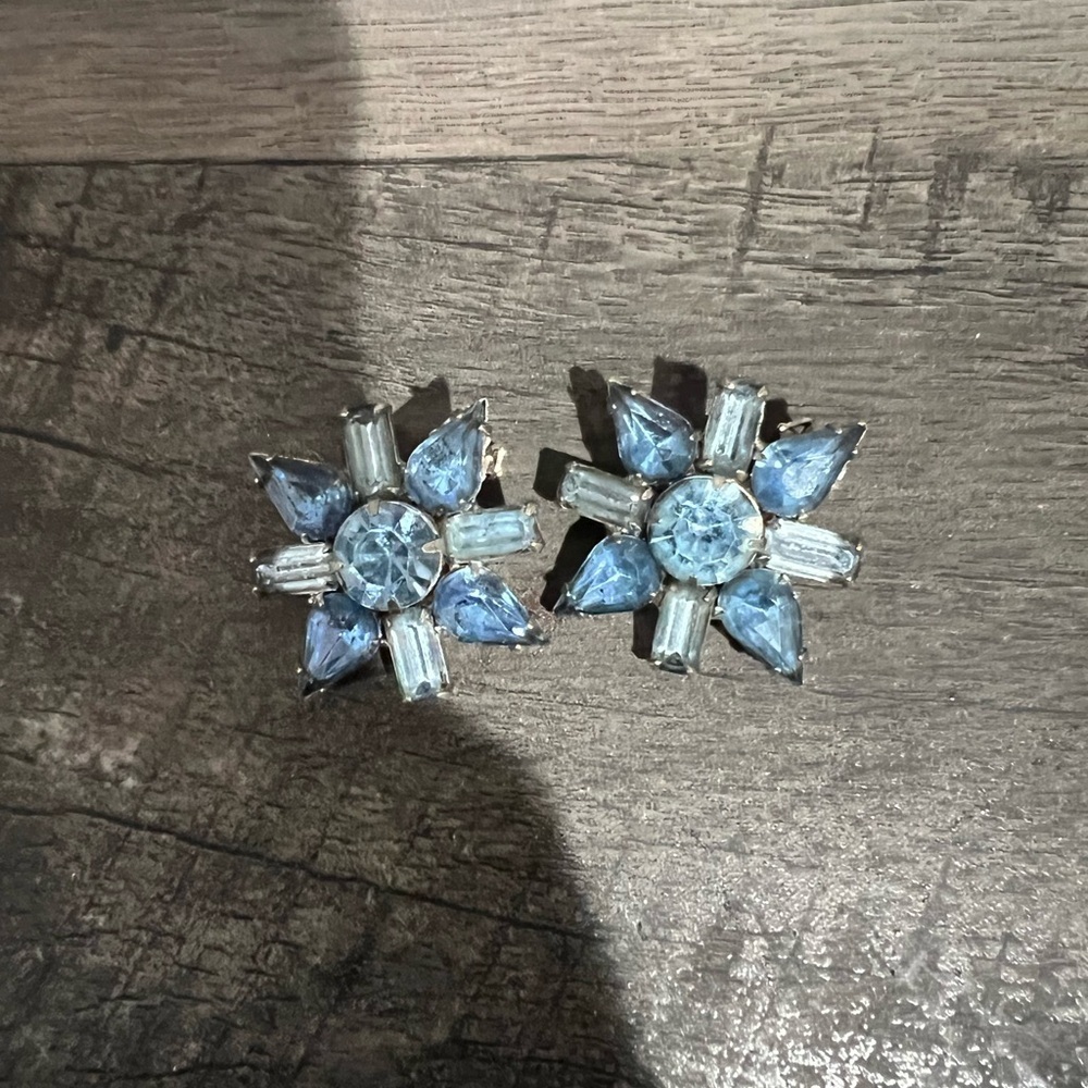 Vintage Elegant Blue Flower Clip On Earrings